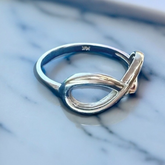 Solid 14K White Gold Infinity Symbol Ring. 14K White Gold Band Style about 5.5 - Picture 3 of 15